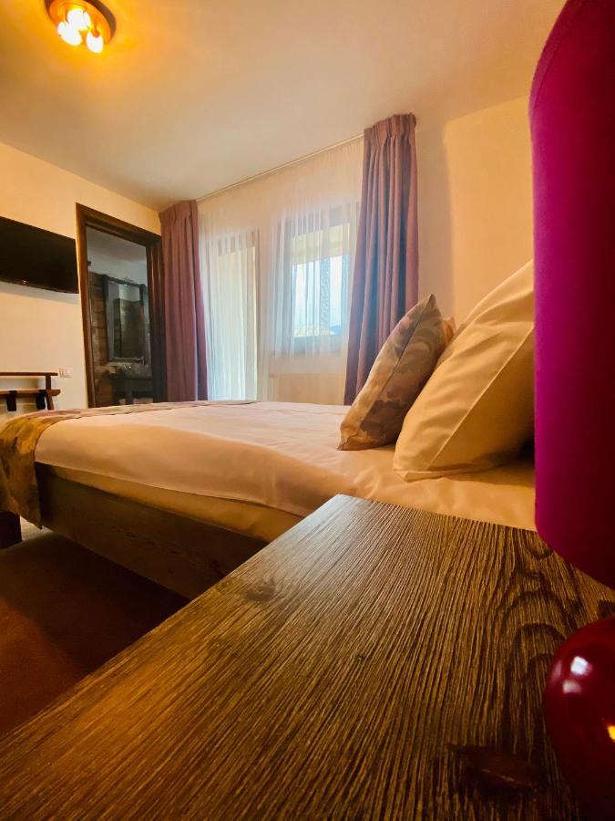 Casa Ankeli Bed & Breakfast Busteni Bagian luar foto
