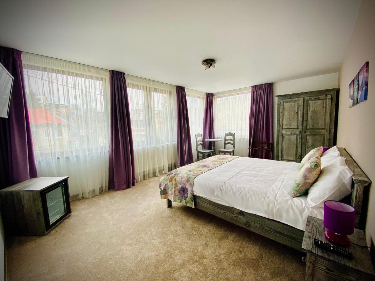 Casa Ankeli Bed & Breakfast Busteni Bagian luar foto