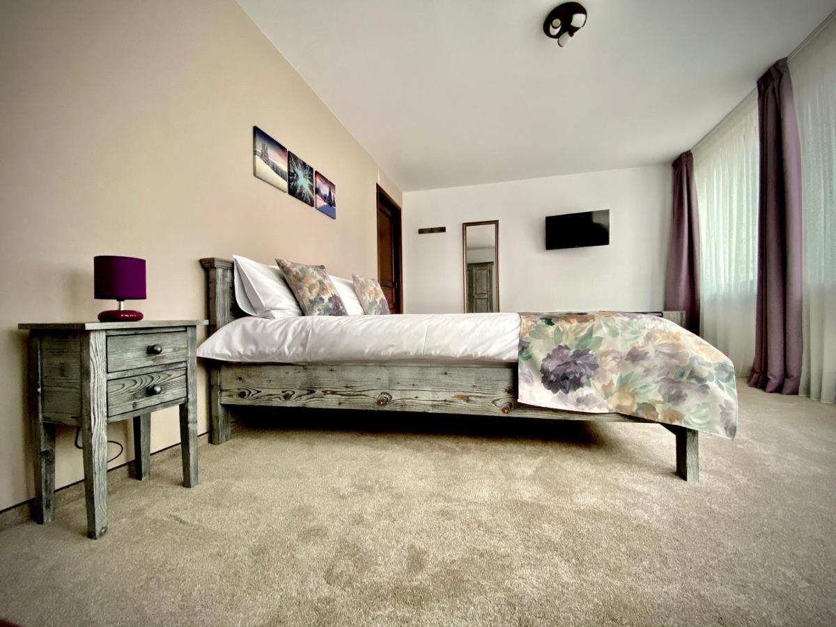 Casa Ankeli Bed & Breakfast Busteni Bagian luar foto