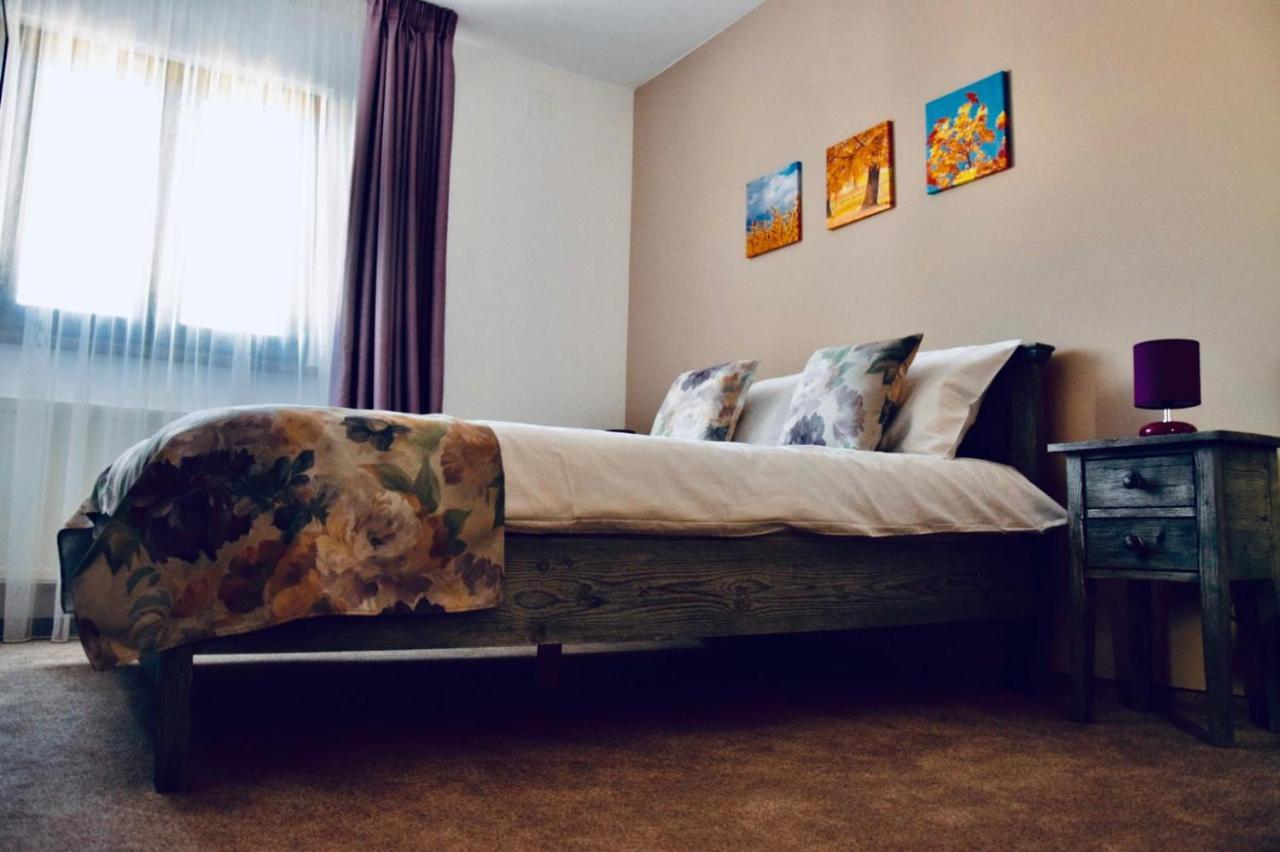 Casa Ankeli Bed & Breakfast Busteni Bagian luar foto
